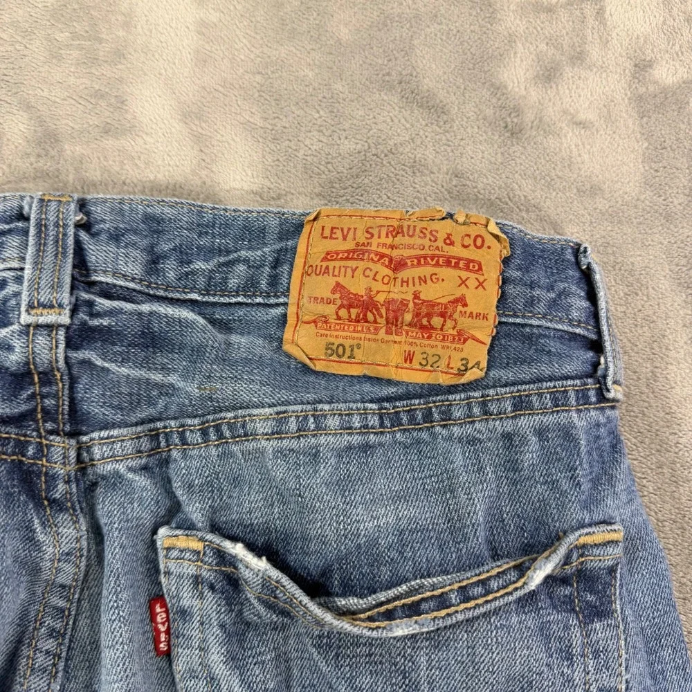 Vintage Levi's 501 Original Straight Leg Jeans Men's Size 32x34 Blue Distressed